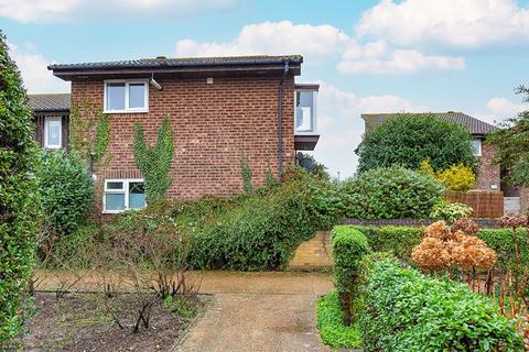 20 Denning Close, Hampton, TW12 3YT