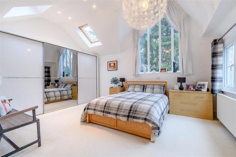 27 Beechnut Lane, Solihull, B91 2NN