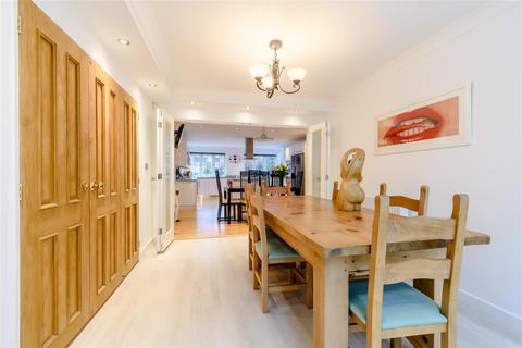 27 Beechnut Lane, Solihull, B91 2NN