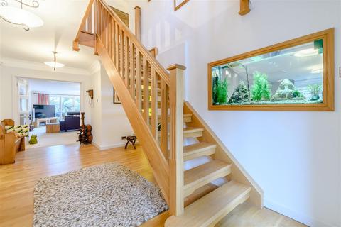 27 Beechnut Lane, Solihull, B91 2NN