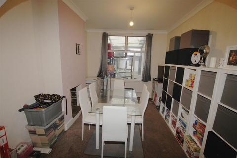 14 Belfairs Drive, Leigh-on-sea, SS9 3AA