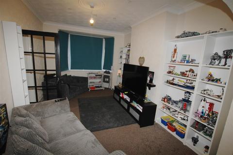 14 Belfairs Drive, Leigh-on-sea, SS9 3AA