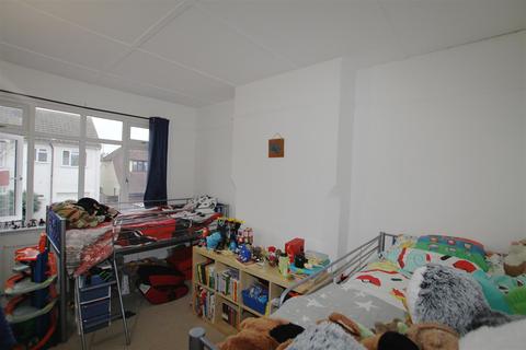 14 Belfairs Drive, Leigh-on-sea, SS9 3AA