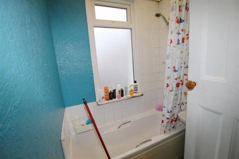 14 Belfairs Drive, Leigh-on-sea, SS9 3AA