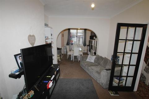 14 Belfairs Drive, Leigh-on-sea, SS9 3AA