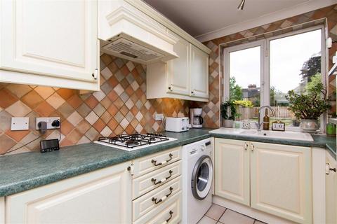 86 Blake Road, West Bridgford, Nottingham, NG2 5LB