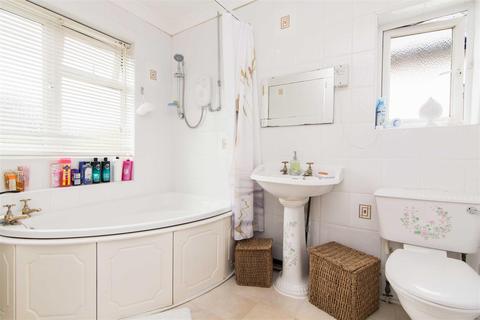 86 Blake Road, West Bridgford, Nottingham, NG2 5LB