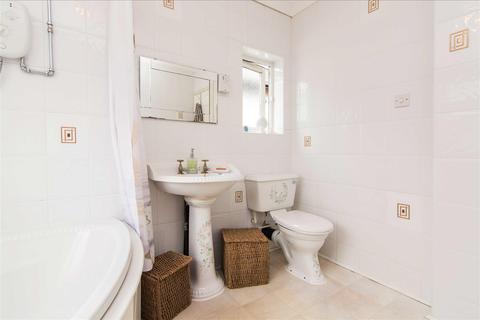 86 Blake Road, West Bridgford, Nottingham, NG2 5LB