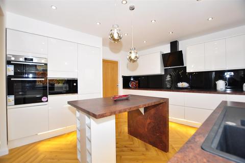 198 Carters Lane, Halesowen, B62 0EP