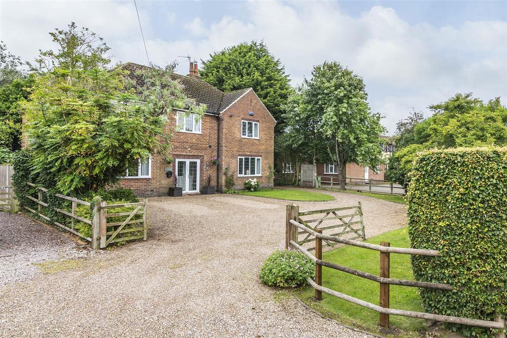 Caythorpe Road, Caythorpe, Nottingham NG14 5 bed detached house £625,000