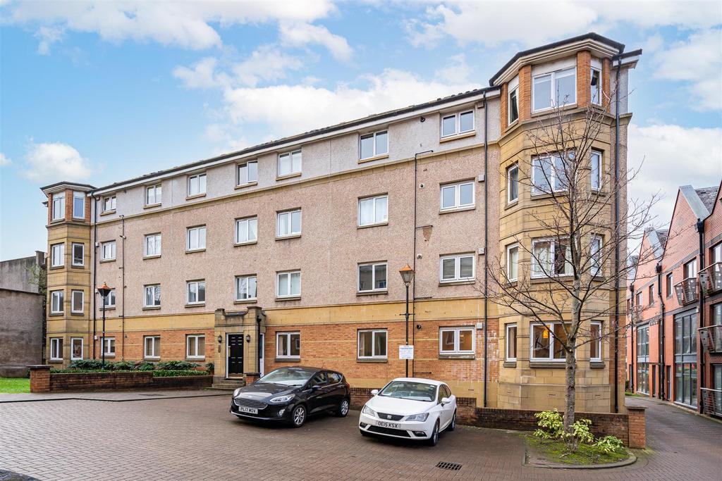3/2 Easter Dalry Rigg, Edinburgh, EH11 2TG 2 bed flat £250,000