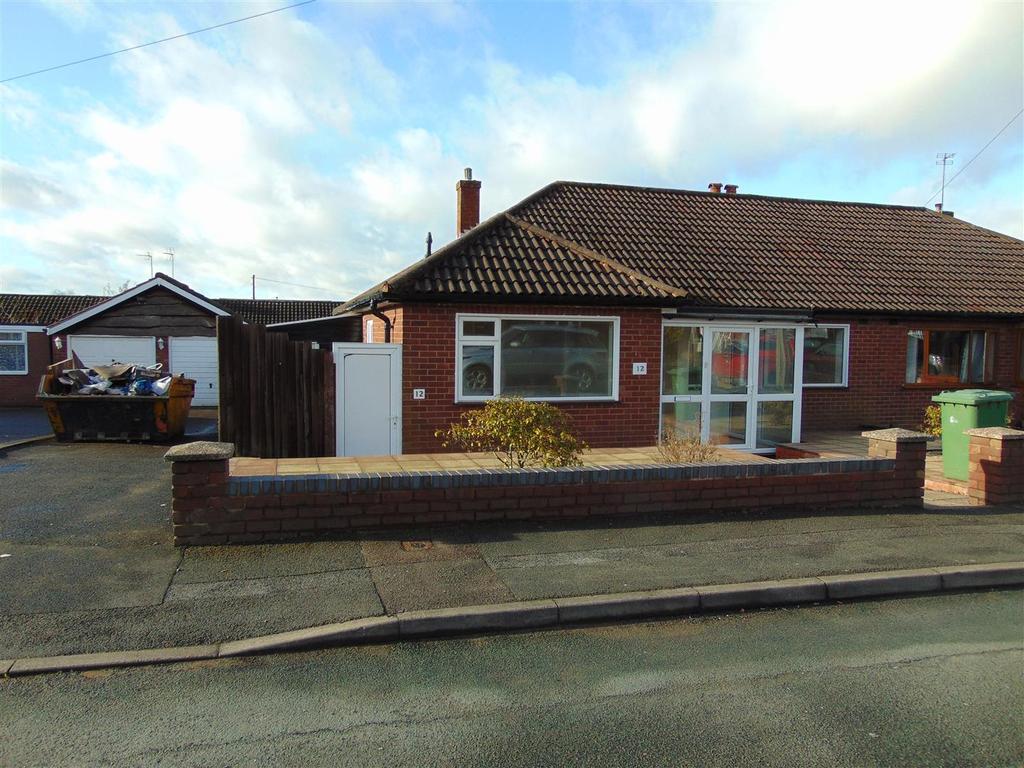 Cambridge Close, Aldridge 3 bed semidetached bungalow £850 pcm (£196 pw)