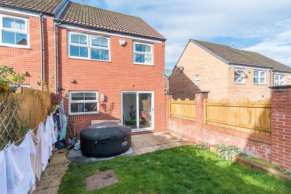 Medway Drive, Bingham, Nottingham NG13 8YD 3 bed semidetached house