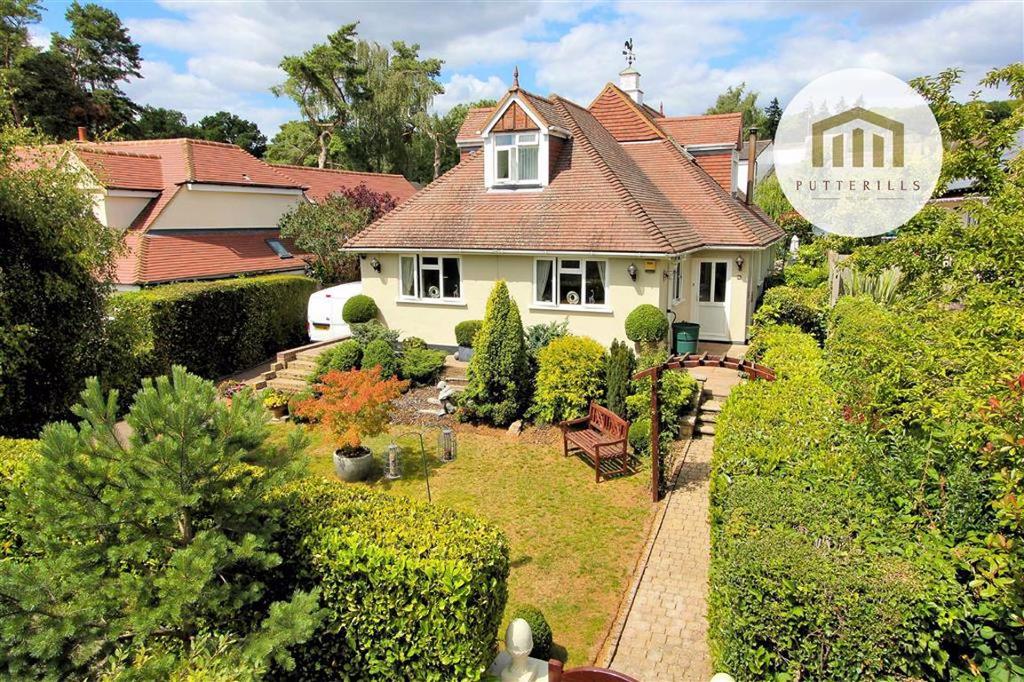 Heathbrow Road, Oaklands, Welwyn AL6 0QG 4 bed detached bungalow £800,000