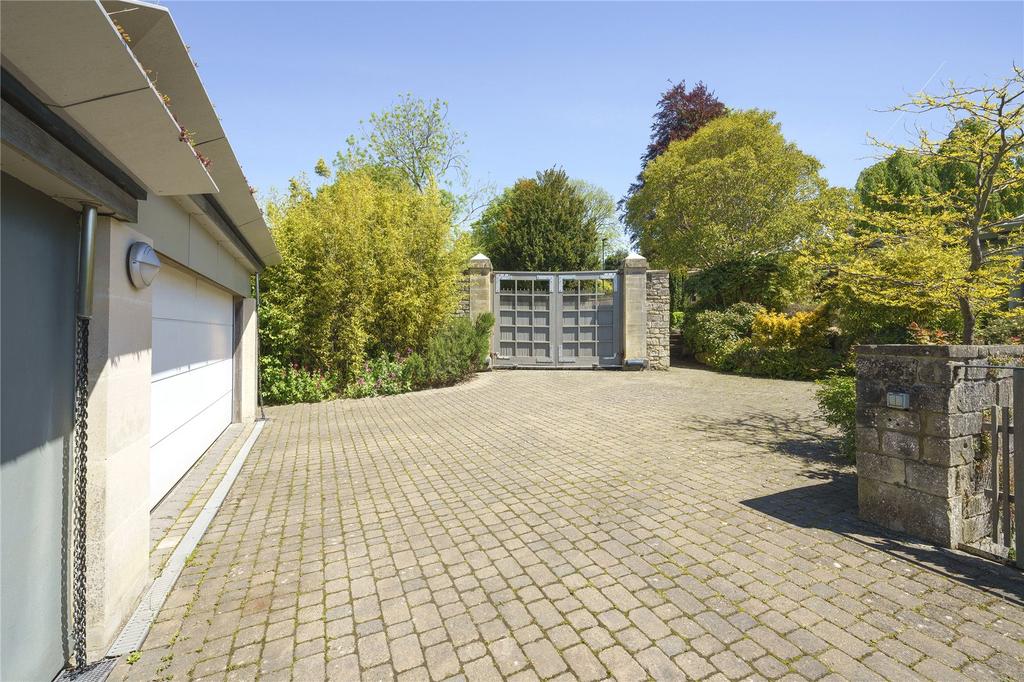 Driveway/Garaging
