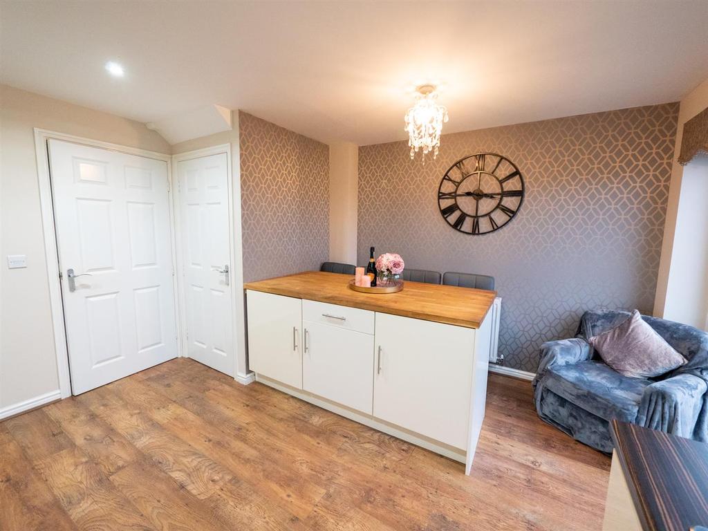 Kitchen/ Dining Room