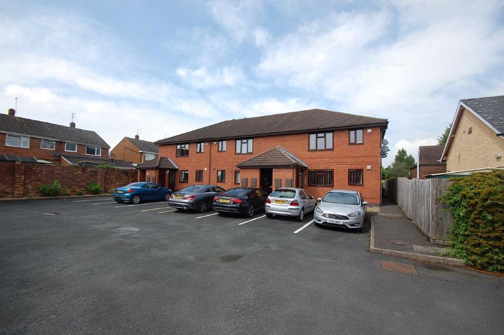 16 Bilbrook Court, Bilbrook Road... 2 bed apartment £550 pcm (£127 pw)