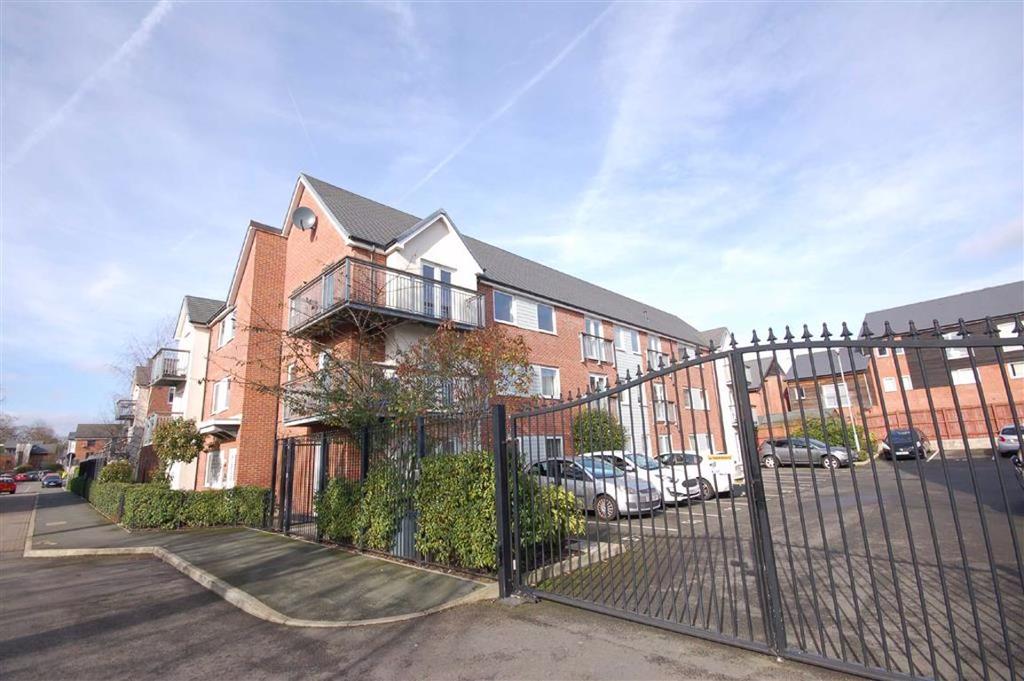 Highmarsh Crescent, West Didsbury... 2 bed flat £950 pcm (£219 pw)