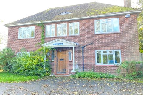 4 bedroom detached house to rent, Hook Green Road, Southfleet, Gravesend, Kent, DA13