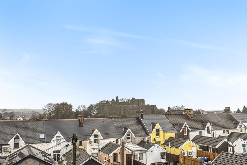 Victoria Avenue, Mumbles, Swansea 3 bed terraced house £350,000