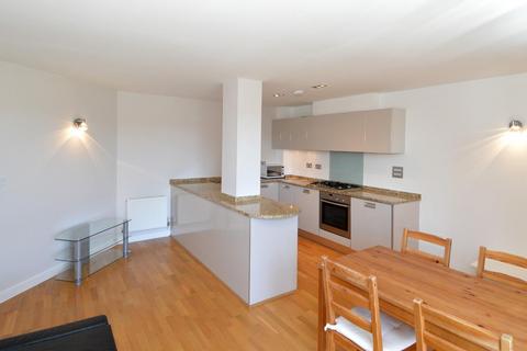 2 bedroom flat to rent - Enfield Road, London