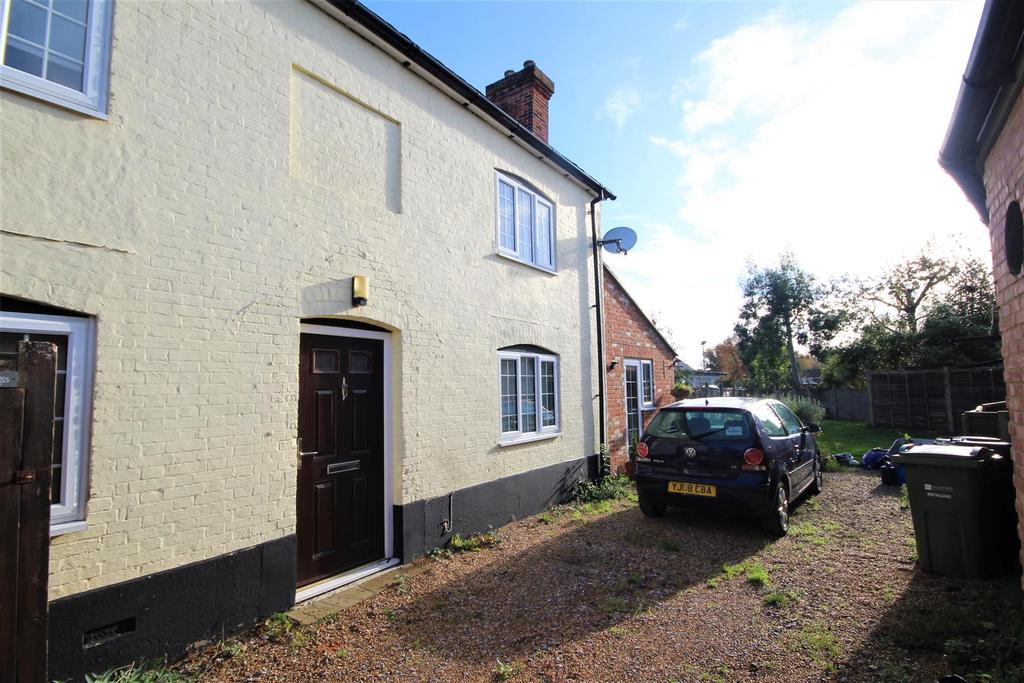 Worplesdon Road, Guildford 3 bed house £1,400 pcm (£323 pw)