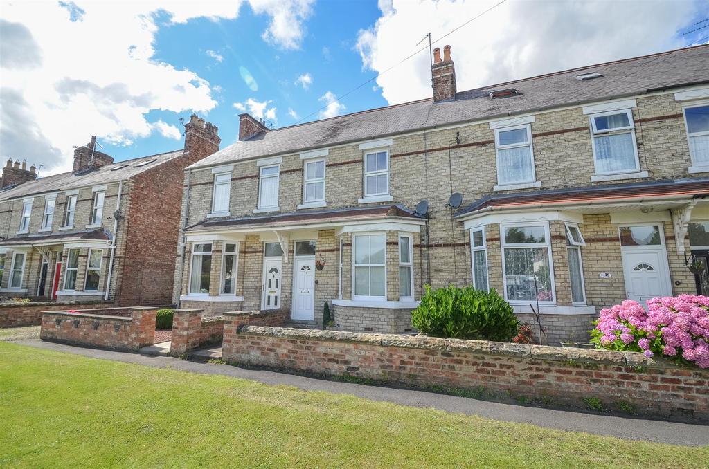 76 York Road. Haxby 3 bed terraced house £975 pcm (£225 pw)
