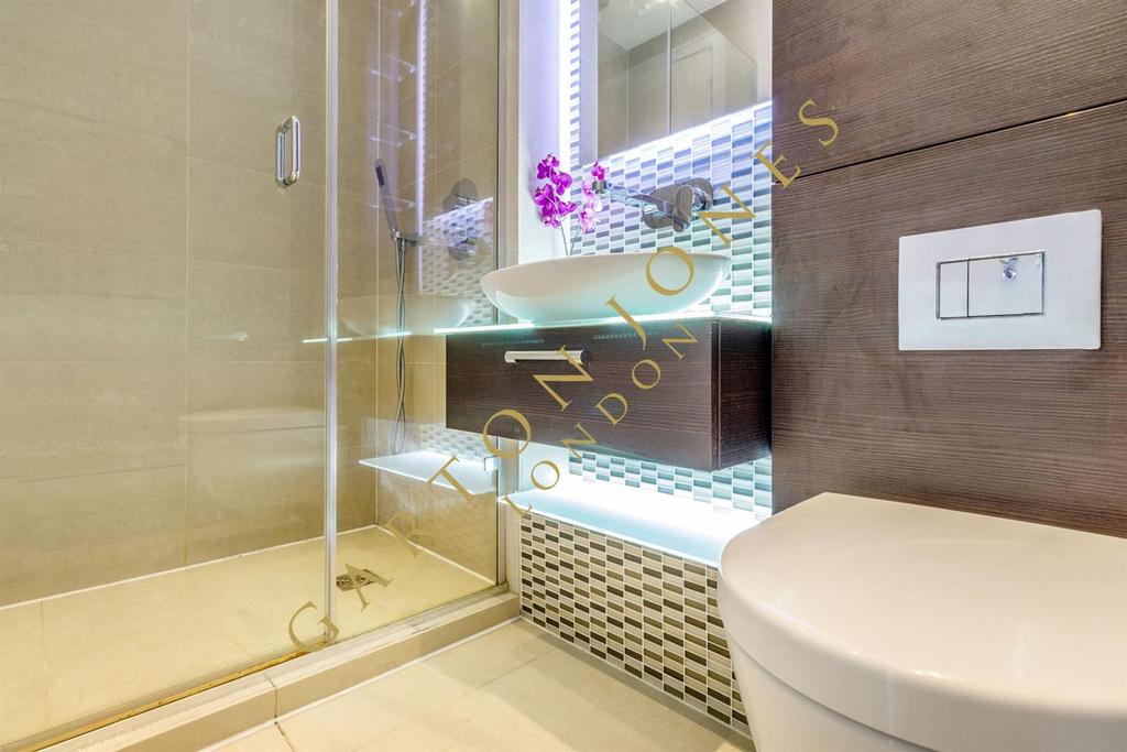 Bathroom (2).jpg