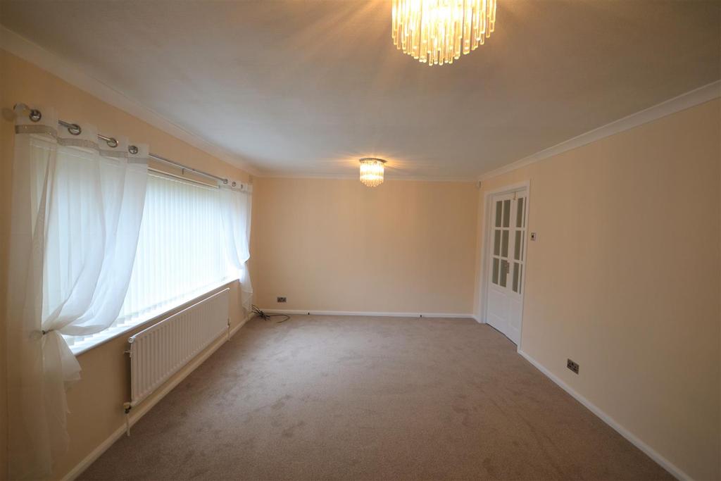 Modbury Close, Styvechale, Coventry 4 bed terraced house £1,200 pcm
