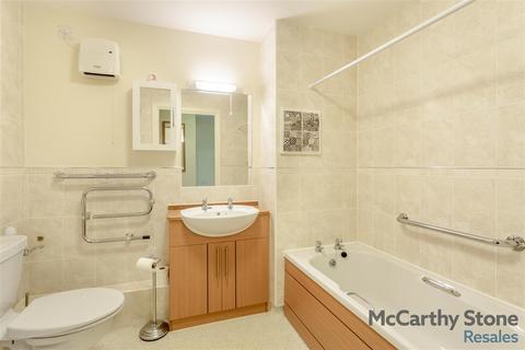 1 bedroom apartment for sale, Goodes Court, Baldock Road, Royston, Herts, SG8 5FF