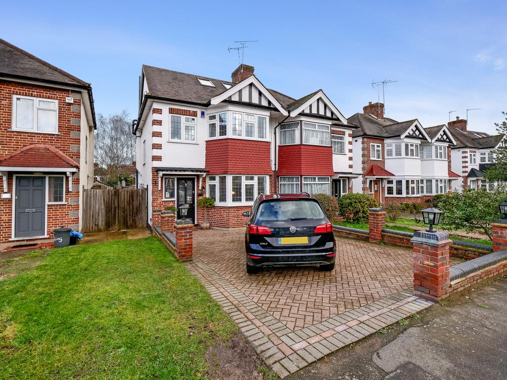 Lorne Gardens, Wanstead, E11 4 bed semidetached house £900,000