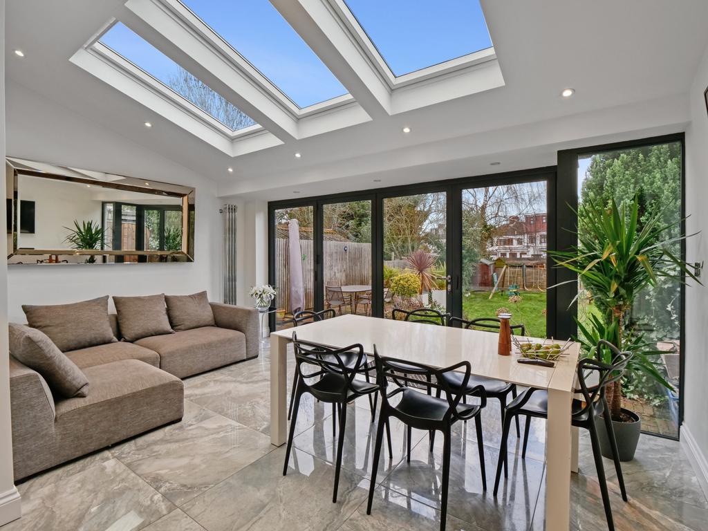 Lorne Gardens, Wanstead, E11 4 bed semidetached house £900,000