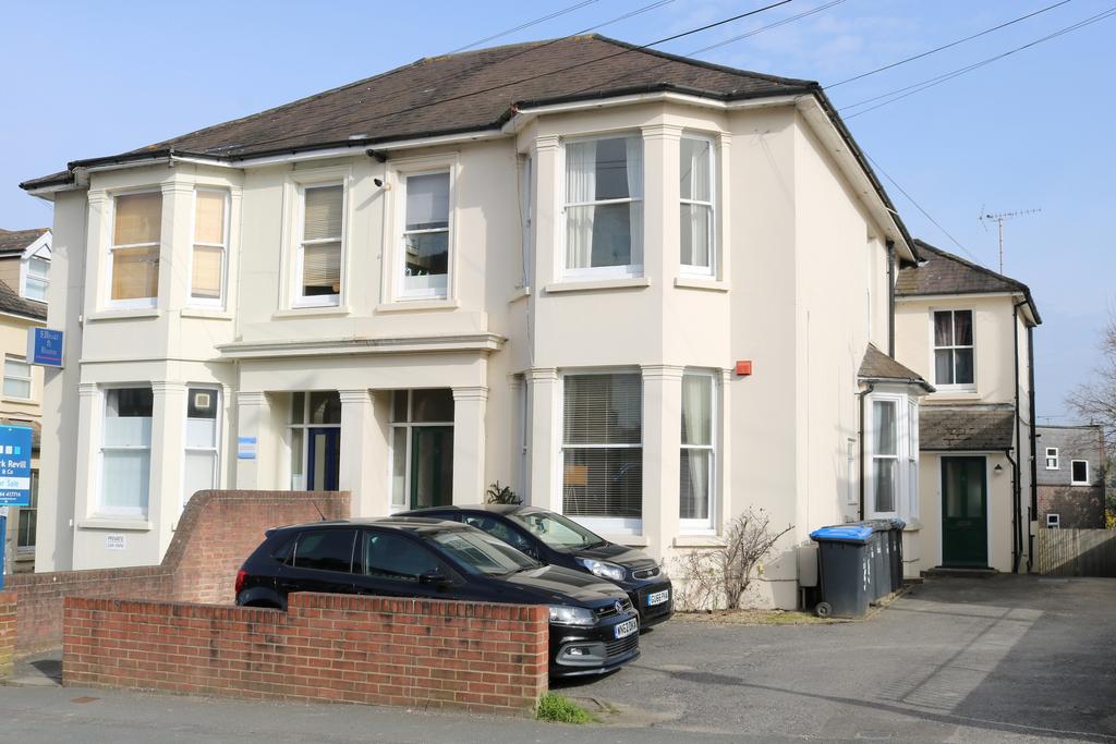 Sydney Road, Haywards Heath, RH16 1 bed flat £180,000