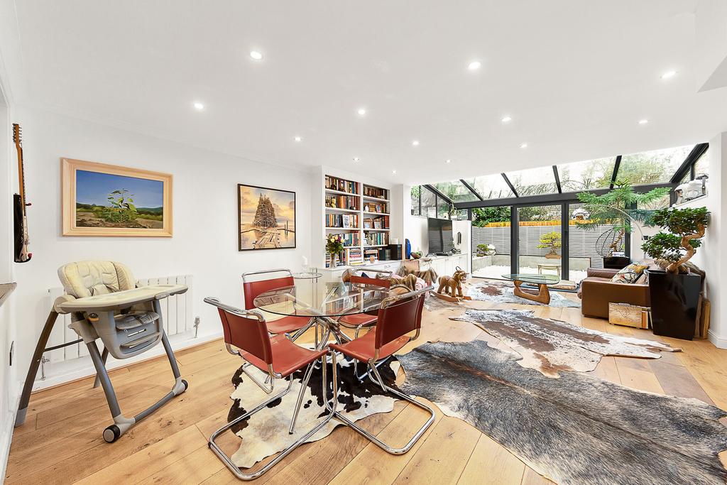 Crammond Close, London, W6 4 bed house £899,950