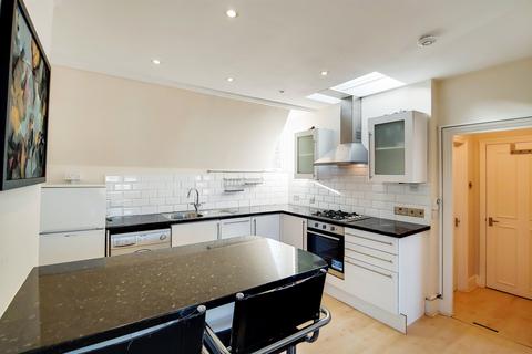 12b Griffiths Road, London, SW19 1SP