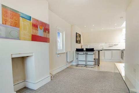 12b Griffiths Road, London, SW19 1SP