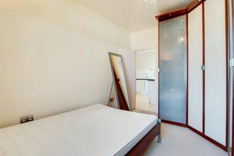 12b Griffiths Road, London, SW19 1SP