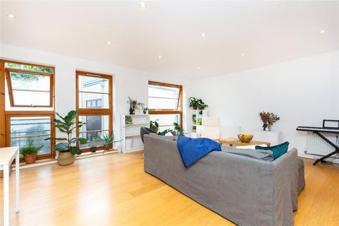 3 bedroom maisonette to rent, Pied Bull Yard, London, N1