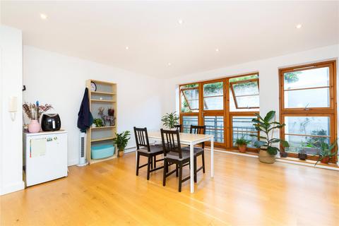 3 bedroom maisonette to rent, Pied Bull Yard, London, N1