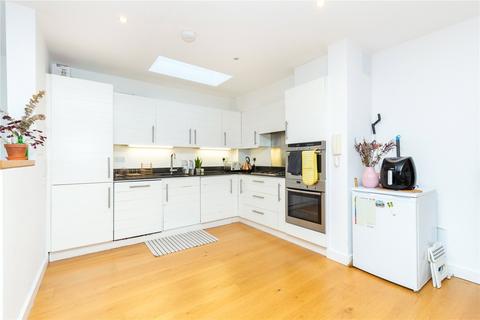 3 bedroom maisonette to rent, Pied Bull Yard, London, N1