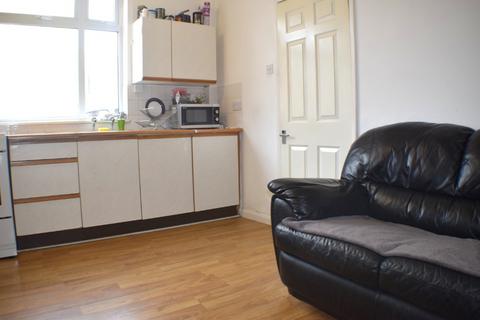 2 bedroom terraced house to rent, Whitworth Road, Northampton, NN1