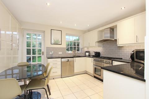 10 Albert Road, London, W5 1RR