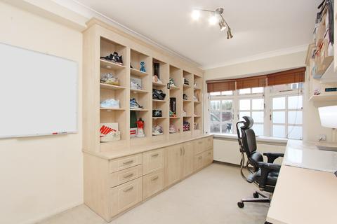 10 Albert Road, London, W5 1RR