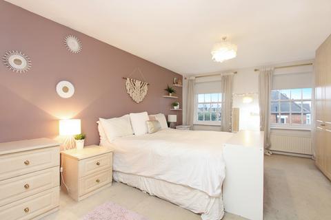 10 Albert Road, London, W5 1RR