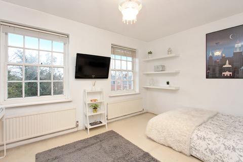 10 Albert Road, London, W5 1RR