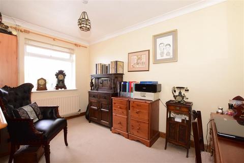 1 Ashleigh Close, Angmering, Littlehampton, BN16 4BX