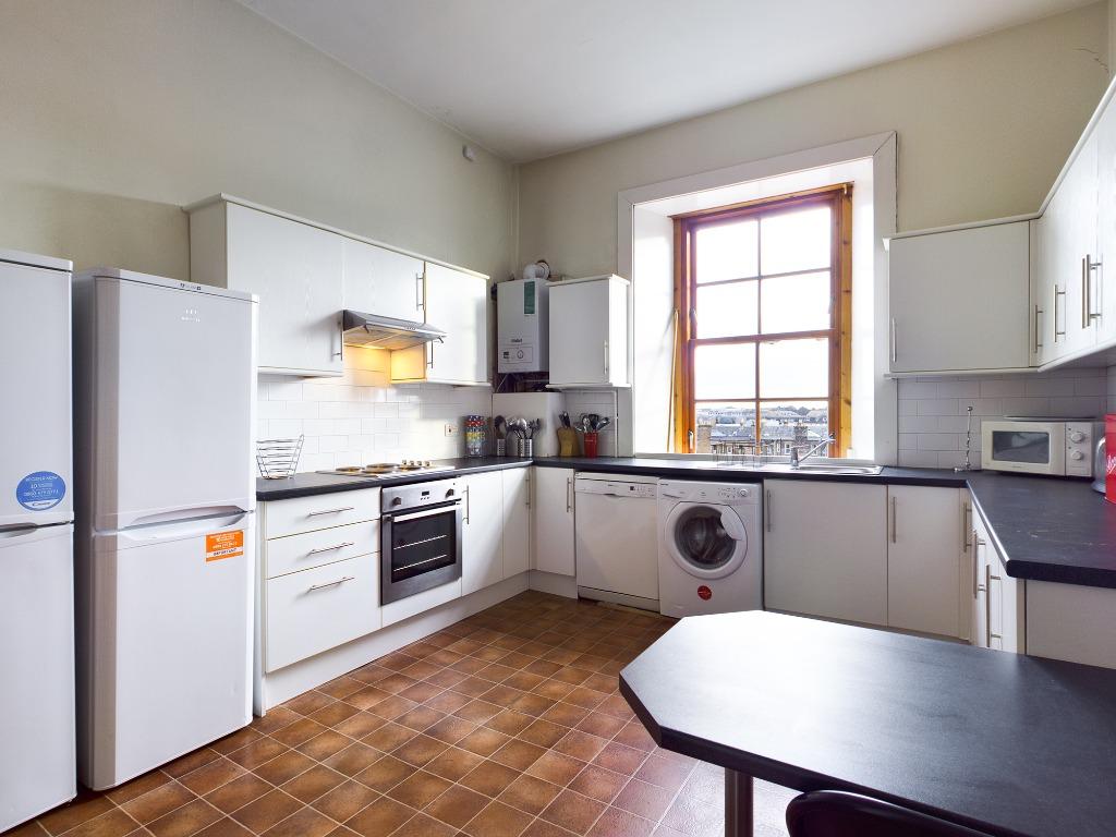 East Claremont Street, New Town, Edinburgh, EH7 4 bed flat £2,400 pcm