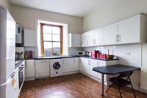 4 bedroom flat to rent, East Claremont Street, New Town, Edinburgh, EH7