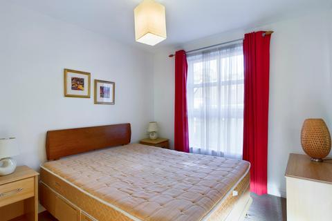 1 bedroom flat to rent, Old Tolbooth Wynd, Old Town, Edinburgh, EH8