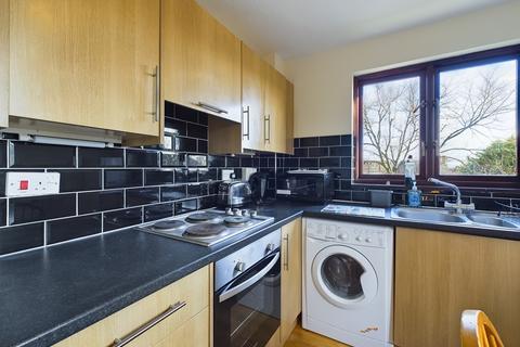 2 bedroom flat to rent, South Elixa Place, Willowbrae, Edinburgh, EH8